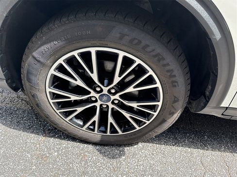 Used 2024 Ford Escape SE image 11