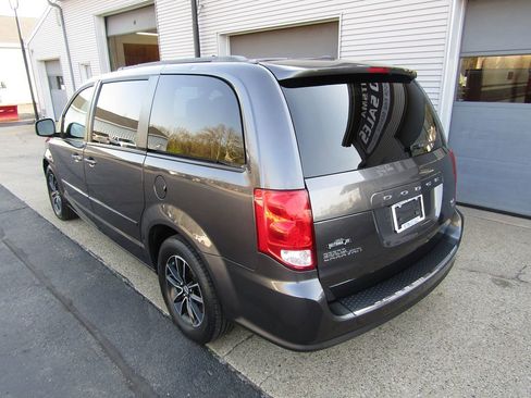 Used 2017 Dodge Grand Caravan GT FWD image 3