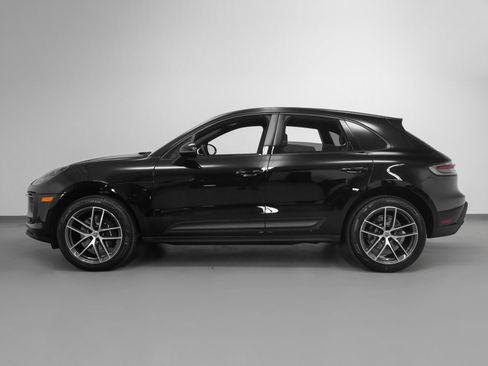 Used 2025 Porsche Macan image 2