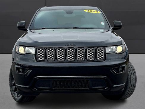 Used 2021 Jeep Grand Cherokee Laredo X image 3