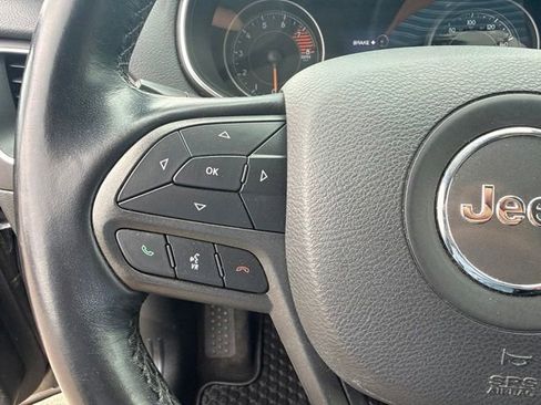 Used 2020 Jeep Cherokee Trailhawk AWD/4WD image 18