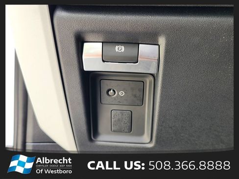 Used 2023 Land Rover Defender 90 SE AWD/4WD image 24