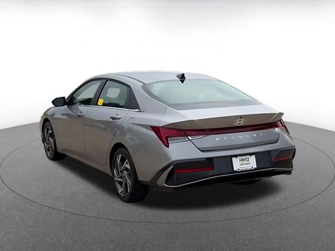 Used 2025 Hyundai Elantra SEL image 11