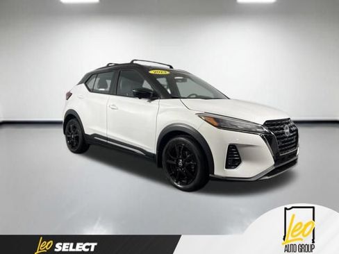Used 2023 Nissan Kicks SR w/ SR Premium Package FWD image 9