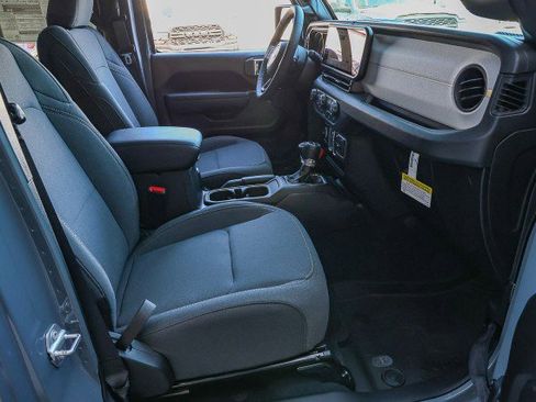 New 2025 Jeep Gladiator Sport image 31