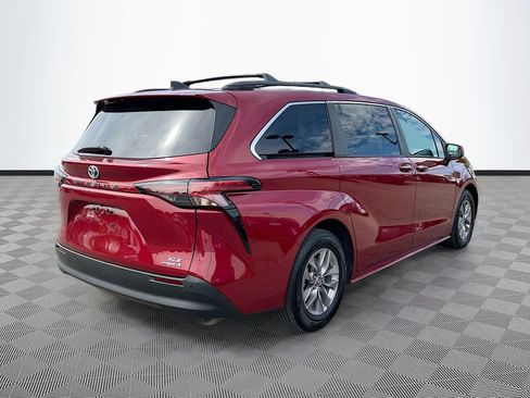 Used 2023 Toyota Sienna XLE FWD image 7