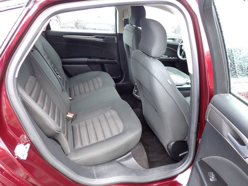 Used 2017 Ford Fusion SE FWD image 10