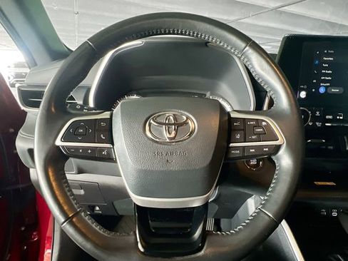 Used 2023 Toyota Highlander XSE FWD image 16