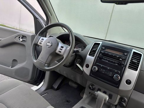 Used 2011 Nissan Frontier SV w/ SV Premium Utility Pkg image 30