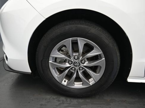 Used 2021 Toyota Sienna LE image 58