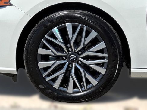 Used 2025 Nissan Altima 2.5 SV image 10