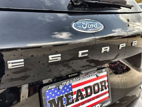 Used 2020 Ford Escape SEL image 9