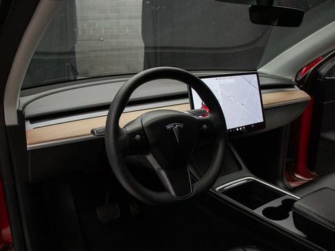 Used 2021 Tesla Model Y Long Range image 26