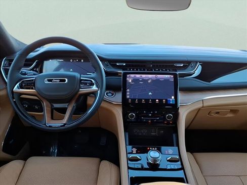 New 2025 Jeep Grand Cherokee Summit image 12