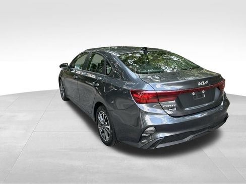 Used 2024 Kia Forte LXS FWD image 3
