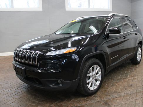 Used 2017 Jeep Cherokee Latitude image 3