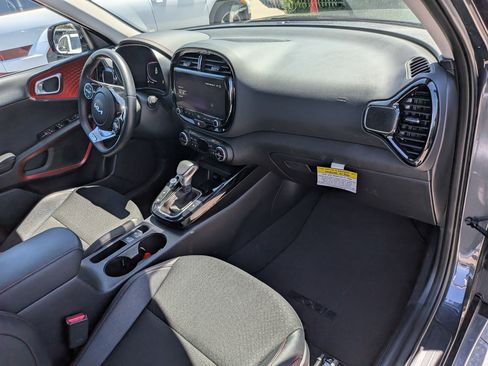 Used 2025 Kia Soul GT-Line w/ GT-Line Technology Package FWD image 32