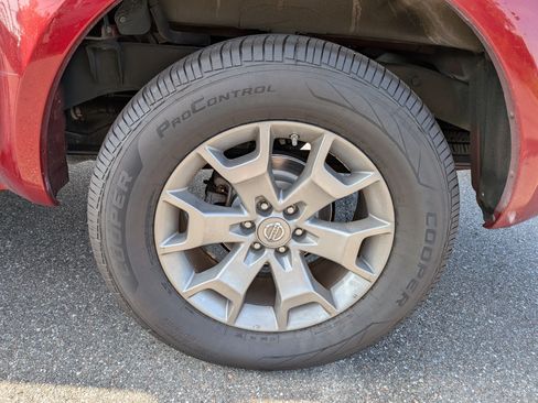 Used 2019 Nissan Frontier SL RWD image 12