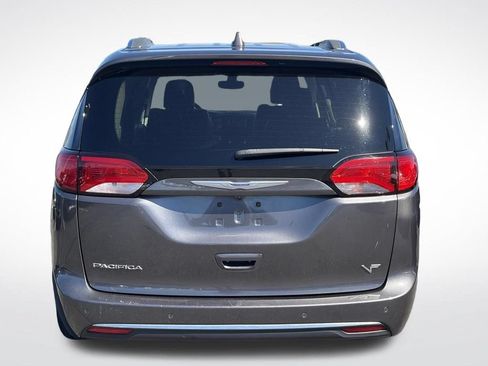 Used 2018 Chrysler Pacifica Touring-L Plus FWD image 8