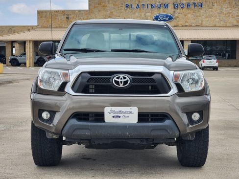 Used 2015 Toyota Tacoma 4x4 Access Cab V6 w/ TRD Off-Road Package image 6