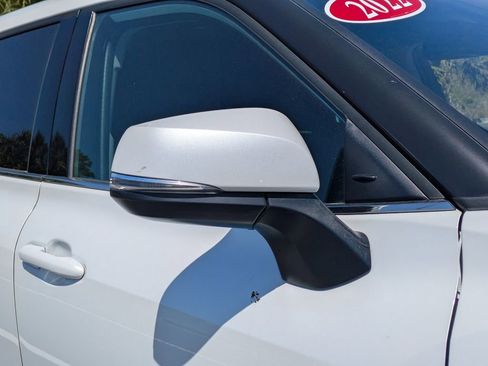 Used 2022 Toyota Highlander LE image 12