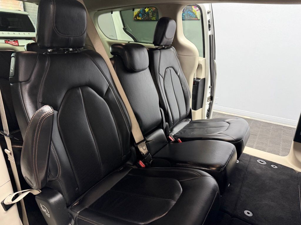 Used 2018 Chrysler Pacifica Touring-L Plus w/ Advanced Safetytec Group FWD image 45