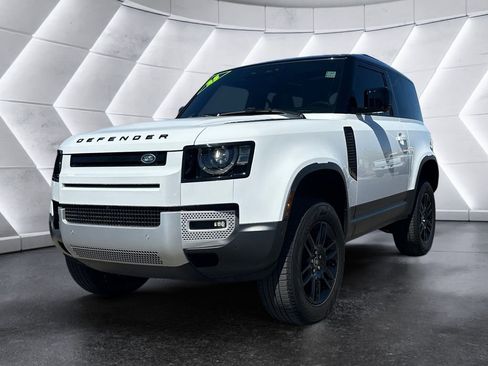 Used 2025 Land Rover Defender 90 S image 3