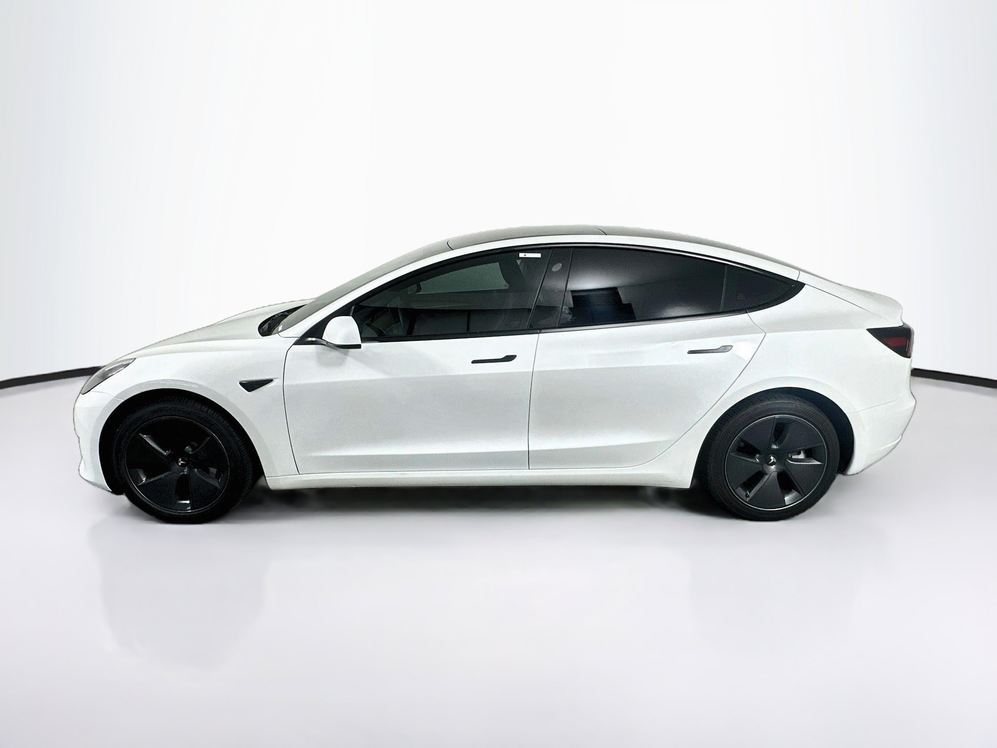 Used 2023 Tesla Model 3 Standard Range RWD image 4