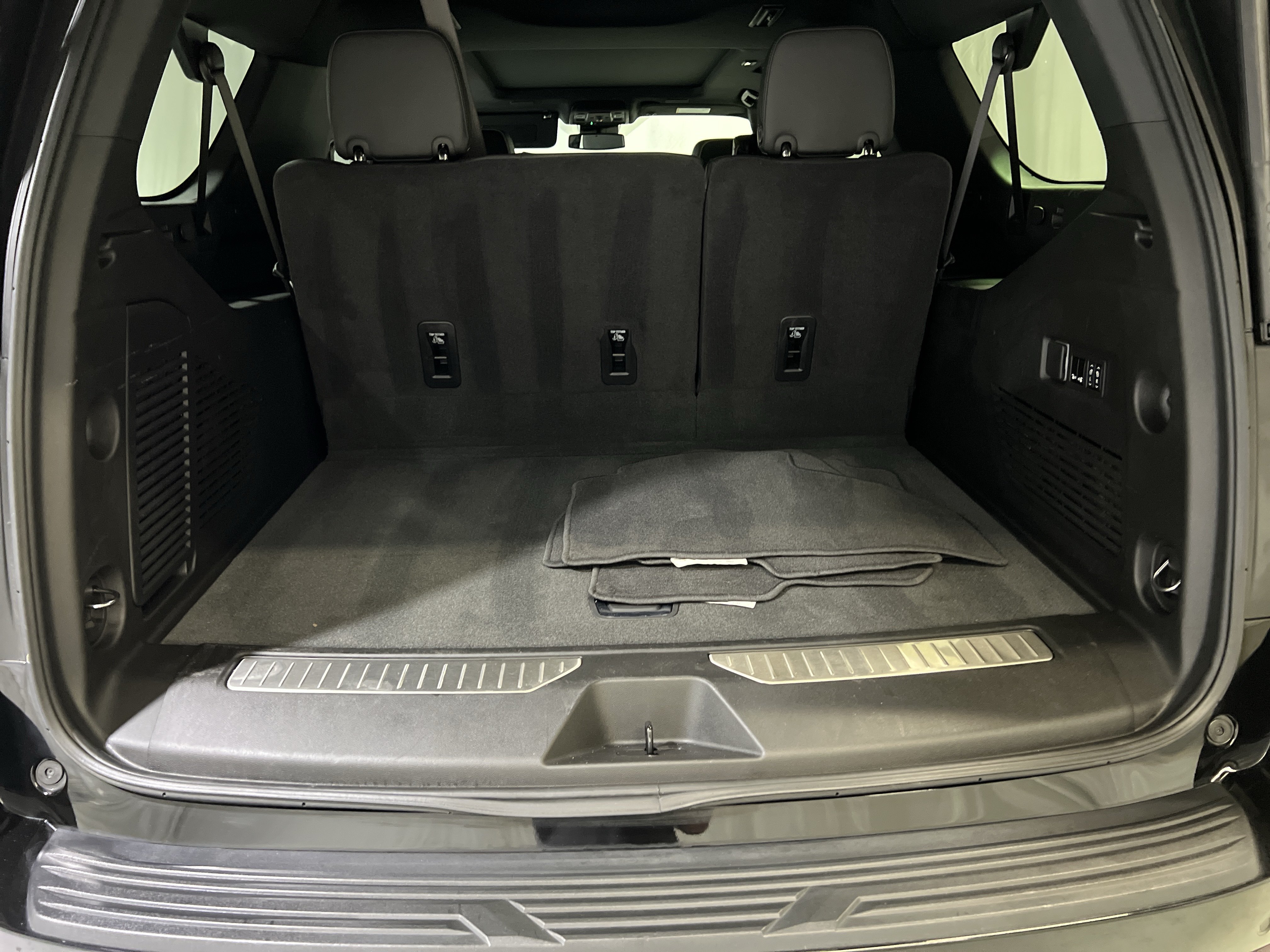 Certified 2025 Chevrolet Suburban Premier w/ Max Trailering Package AWD/4WD image 14