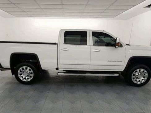 Used 2017 GMC Sierra 2500 Denali w/ Suspension Package, Off-Road image 9