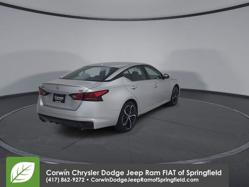 Used 2024 Nissan Altima 2.5 SR image 14