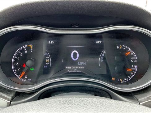 Used 2018 Jeep Grand Cherokee Altitude image 12