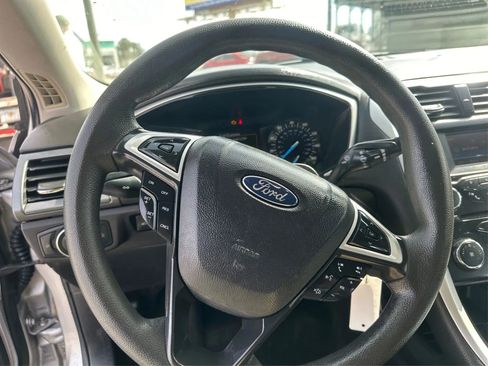 Used 2014 Ford Fusion SE FWD image 17