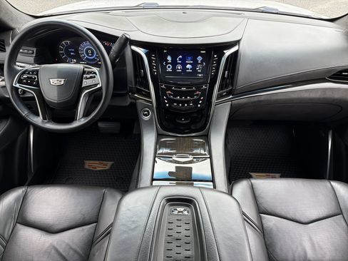 Used 2017 Cadillac Escalade Platinum AWD/4WD image 2