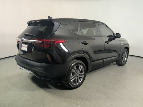 Used 2021 Kia Seltos LX AWD/4WD image 7
