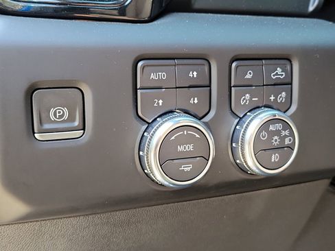 Used 2022 GMC Sierra 1500 AT4 w/ AT4 Preferred Package AWD/4WD image 23