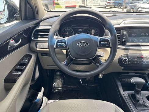 Used 2019 Kia Sorento FWD image 13