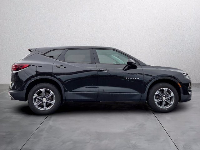 Used 2023 Chevrolet Blazer LT FWD image 5