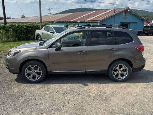 Used 2017 Subaru Forester 2.5i Touring AWD/4WD image 3
