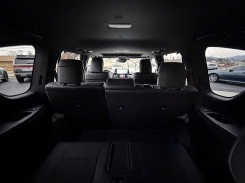 Used 2025 Lexus LX 700h Overtrail image 12