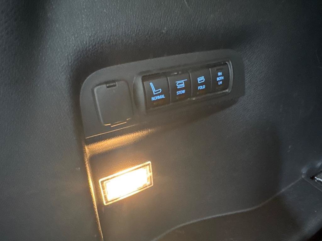 Used 2017 Ford Explorer Platinum AWD/4WD image 11