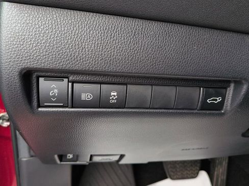 Certified 2023 Toyota Venza Nightshade AWD/4WD image 18