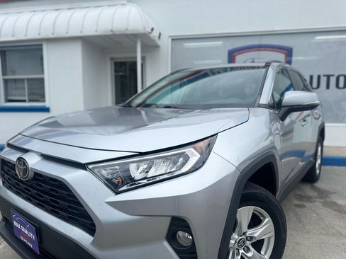 Used 2020 Toyota RAV4 XLE w/ Convenience Package AWD/4WD image 3