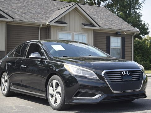 Used 2016 Hyundai Sonata Limited w/ Option Group 02 FWD image 4