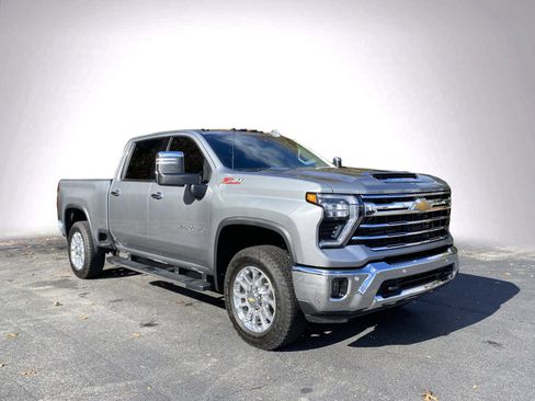 Used 2025 Chevrolet Silverado 2500 LTZ w/ LTZ Premium Package image 2