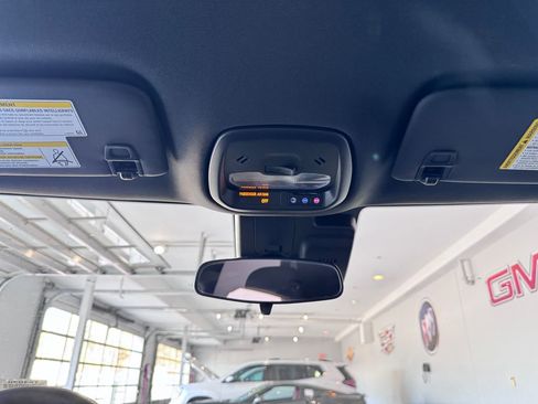 Certified 2024 Chevrolet Trax RS image 24