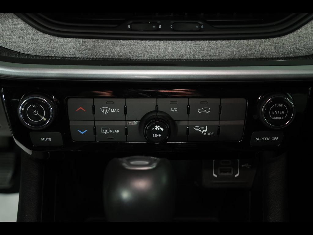 Used 2022 Jeep Compass Latitude AWD/4WD image 26
