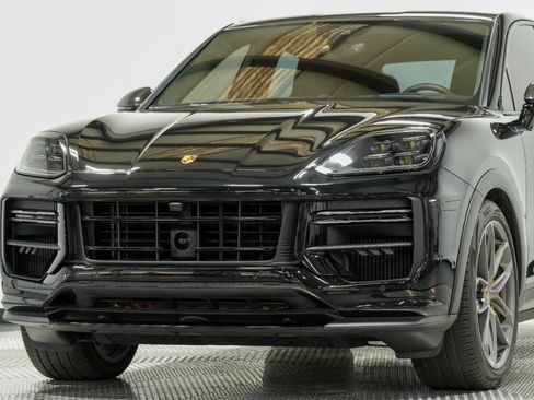 Used 2024 Porsche Cayenne Turbo GT AWD/4WD image 8