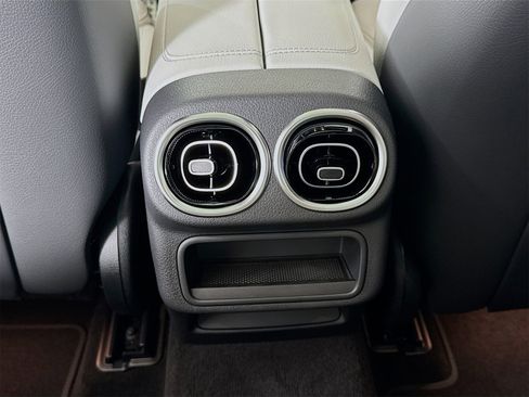 New 2026 Mercedes-Benz GLC 300 image 28