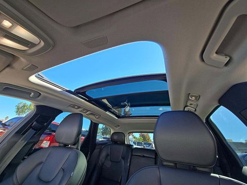 Used 2025 Volvo XC60 B5 Core image 22